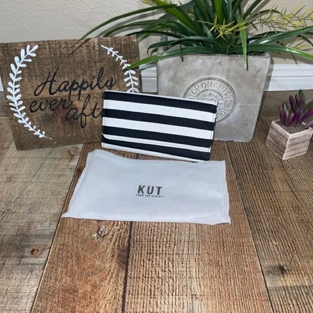 NWOT Kut from the Kloth Slim Striped Wallet